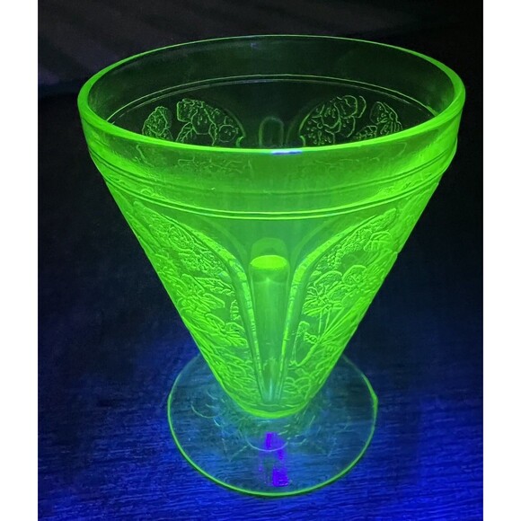 Vintage Jeannette Cherry Blossom Vaseline Glass Juice Tumbler 4 oz Green Uranium - Picture 3 of 5
